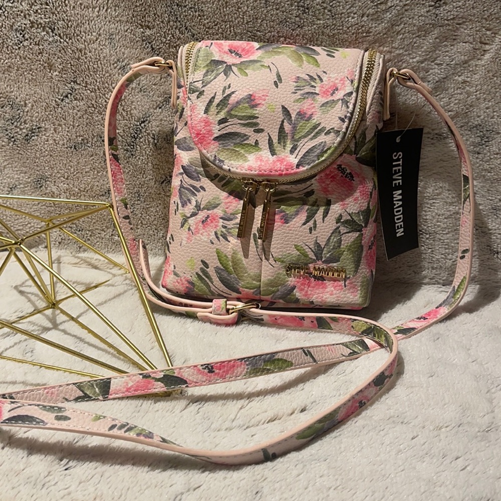 Beautiful Steve Madden floral Balexis cros…